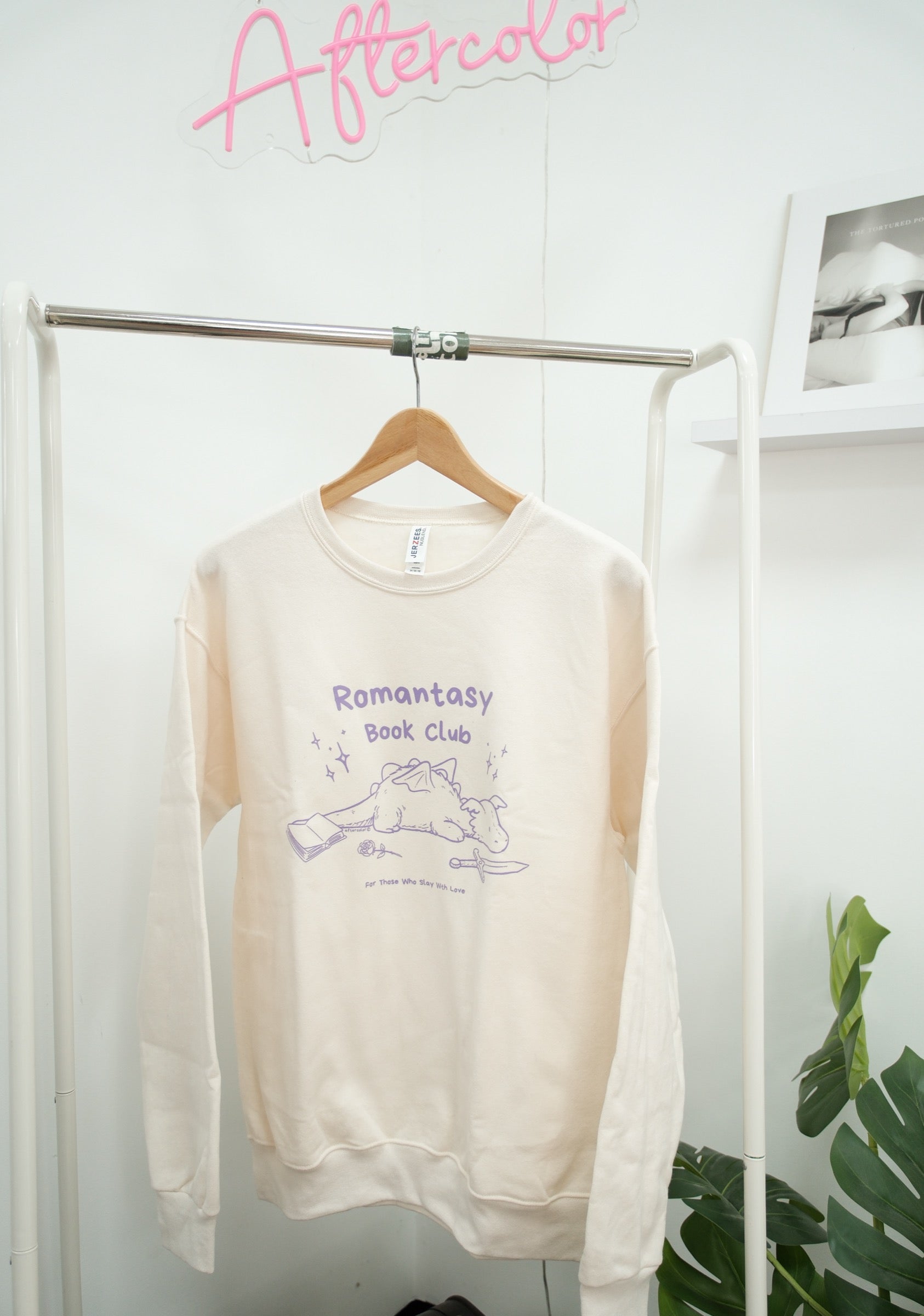 Romantasy Book Club Crewneck Sweatshirt (M) - Cream