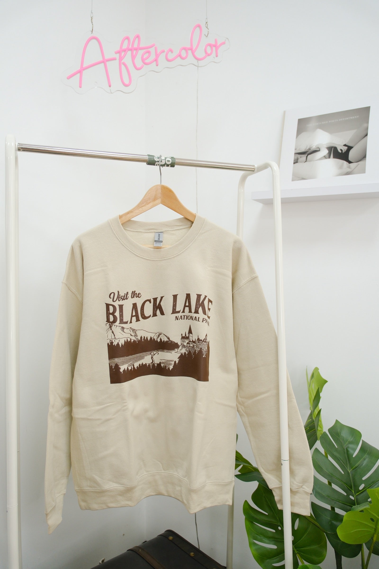 Black Lake National Park Crewneck Sweatshirt (L, XL) - Sand