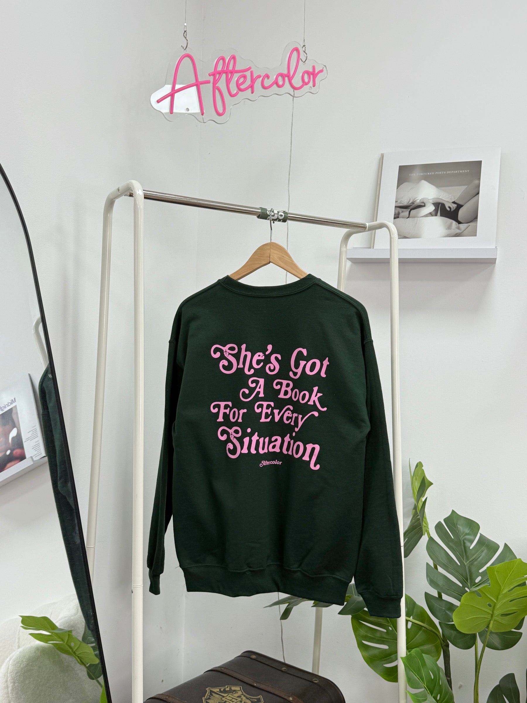 She's Got A book for Every Situation Sweatshirt (M) - Forest Green